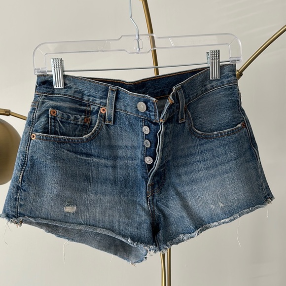 Levi’s shorts - Picture 1 of 4